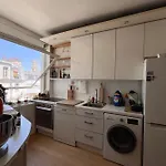 Apartment With Balcony Eiffel Tower View