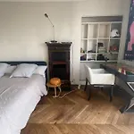 Apartment With Balcony Eiffel Tower View