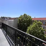 Apartment With Balcony Eiffel Tower View