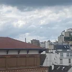 Apartment With Balcony Eiffel Tower View